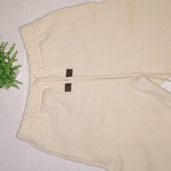 Fear of God Essentials Gender Inclusive Sweatpants. Mens XS. Cream. PRICE FIRM! - Picture 2 of 11